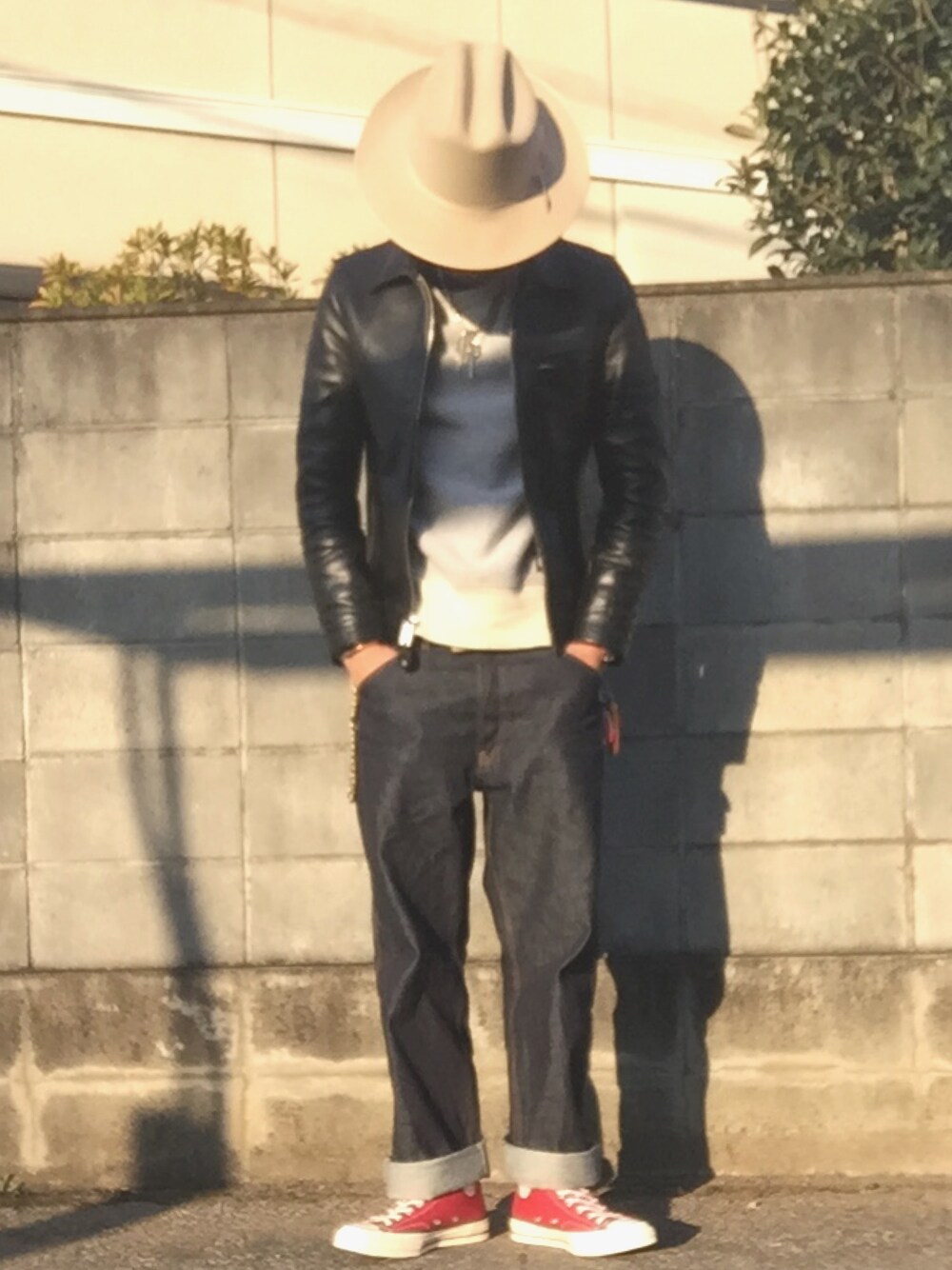 「SCHOTT、アメカジ、革ジャン、コンバース、CT70s、チャックテイラー、STETSON、larrysmith、ワイドデニム、おしゃれさんと繋がりたい」｜「STETSONのアイテム（ハット、ベージュ系）」を使った、KAZUKI YAMADAさん（メンズ・178cm）の冬コーディネートの1枚目の写真