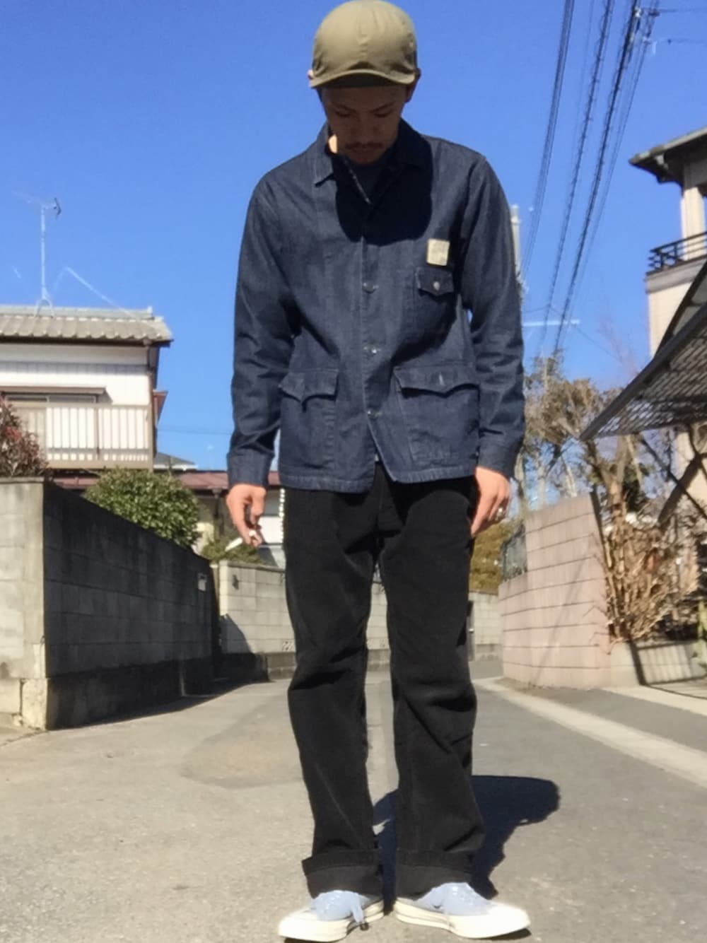 「SCHOTT、アメカジ、コーデュロイパンツ、コンバース、チャックテイラー、きれいめカジュアル、古着、used、おしゃれさんと繋がりたい」｜「THE H.W. DOG & CO. のアイテム（キャップ、グリーン系）」を使った、KAZUKI YAMADAさん（メンズ・178cm）の冬コーディネートの1枚目の写真