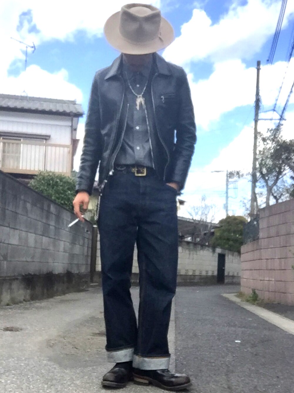 「SCHOTT、アメカジ、STETSON、革ジャン、クラシックコーデ、ワークスタイル、ワイドパンツ、ワイドデニム、ootd、おしゃれさんと繋がりたい」｜「STETSONのアイテム（ハット、ベージュ系）」を使った、KAZUKI YAMADAさん（メンズ・178cm）の春コーディネートの1枚目の写真
