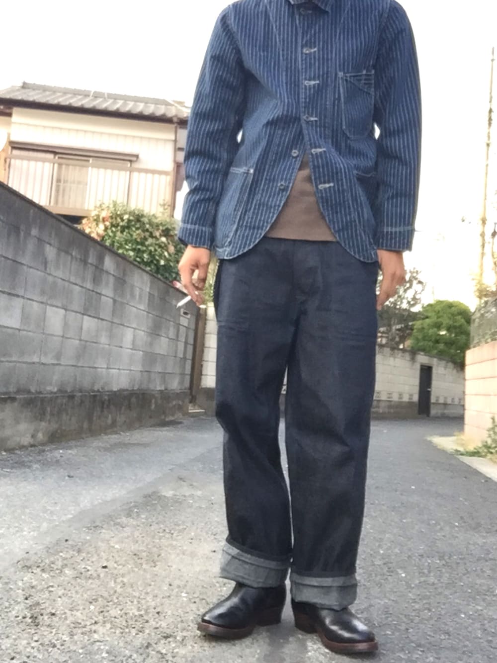 「SCHOTT、アメカジ、santarosa boots、スティーブンソンオーバーオール、ワイドパンツ、ワイドデニム、カバーオール」｜「schottのアイテム（カバーオール、ブルー系）」を使った、KAZUKI YAMADAさん（メンズ・178cm）の春コーディネートの1枚目の写真