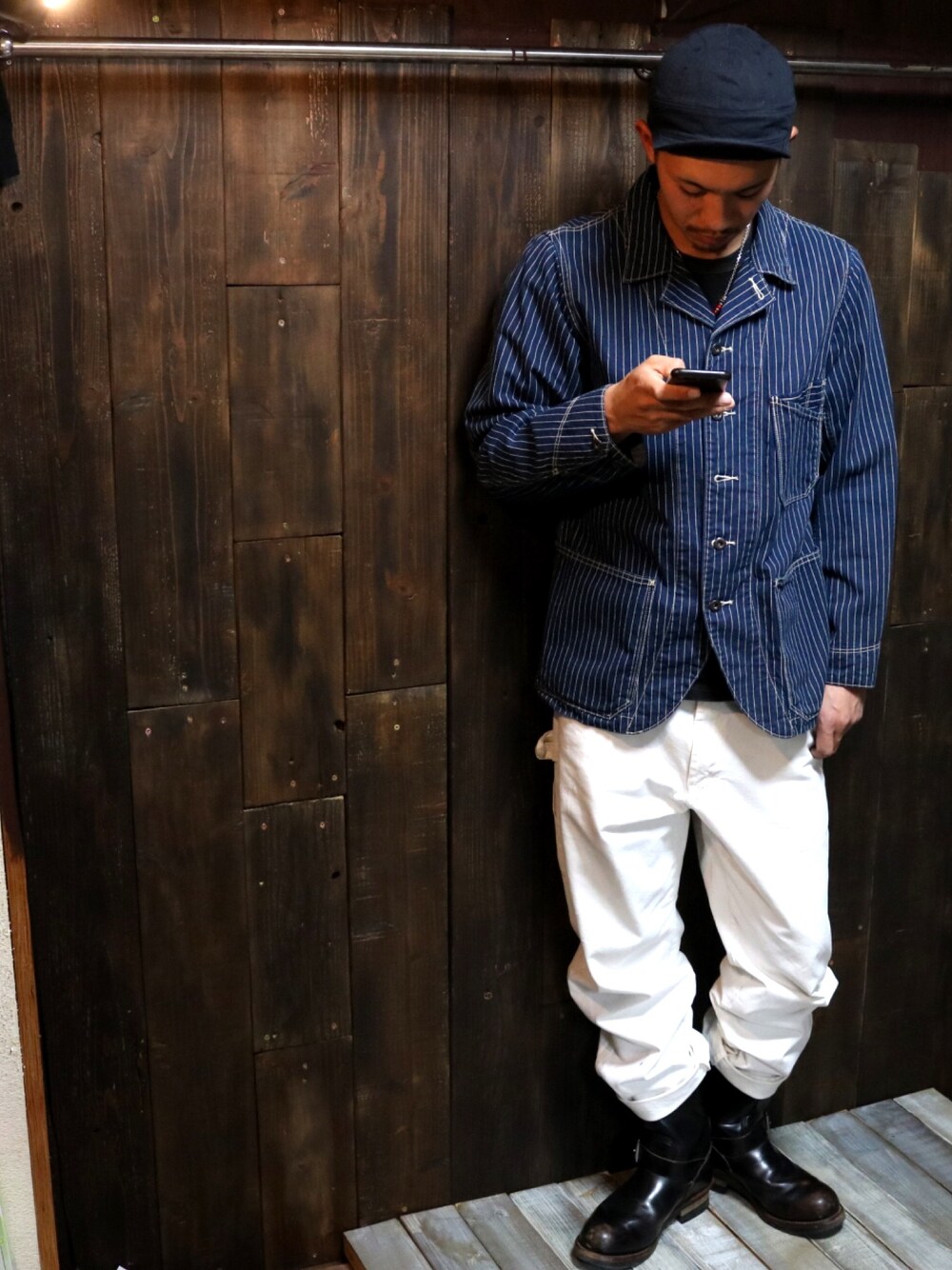「SCHOTT、アメカジ、カバーオール、ワークスタイル、エンジニアブーツ、レッドウィング、おしゃれさんと繋がりたい、ウォバッシュ、ootd」｜「THE H.W. DOG & CO. のTHE H.W. DOG&CO/ザ エイチダブルドッグアンドコー/USMC FC40　 D-00232（キャップ、ブラック系）」を使った、KAZUKI YAMADAさん（メンズ・178cm）の冬コーディネートの1枚目の写真