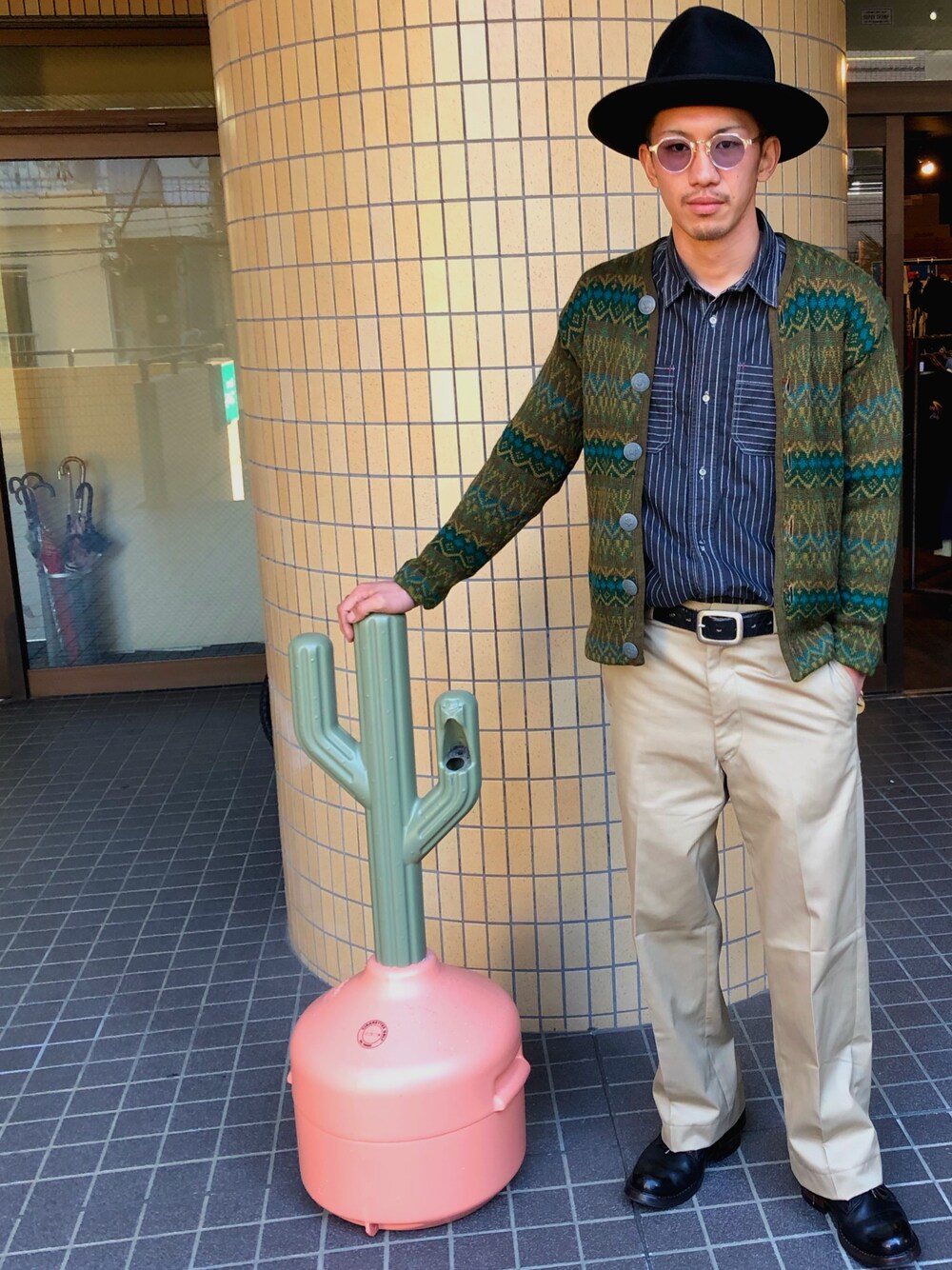 「SCHOTT、アメカジ、vintage style、ヴィンテージ、USMC、ホワイツブーツ、セミドレス、クラシック、クラシックコーデ、おしゃれさんと繋がりたい」｜「THE FAT HATTERのアイテム（ハット、ブラック系）」を使った、KAZUKI YAMADAさん（メンズ・178cm）の冬コーディネートの1枚目の写真