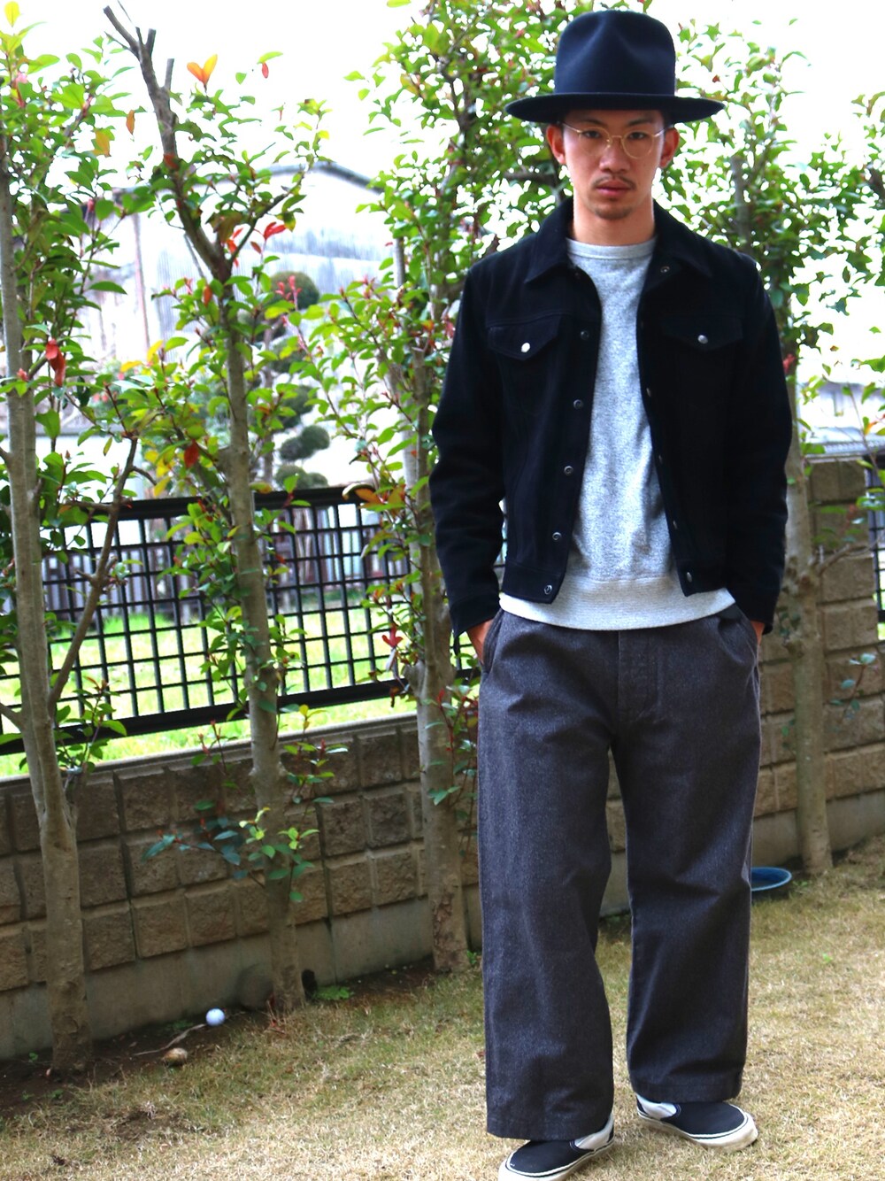 「アメカジ、SCHOTT、革ジャン、vintage、vintage style、ワイドパンツ、VANS、スリッポン、クラシカル、おしゃれさんと繋がりたい」｜「THE FAT HATTERのアイテム（ハット、ブラック系）」を使った、KAZUKI YAMADAさん（メンズ・178cm）の春コーディネートの1枚目の写真