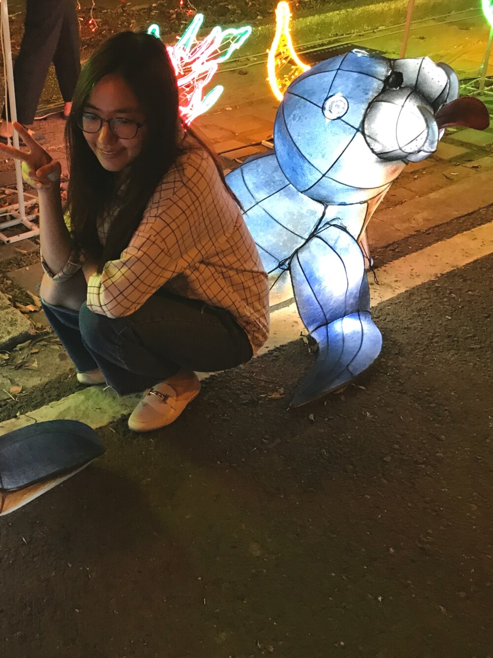 「Taiwan、pingtung、lantern」｜「QUEEN SHOPのアイテム（シャツ/ブラウス、ベージュ系）」を使った、Chantalさん（レディース・161cm）の冬コーディネートの1枚目の写真