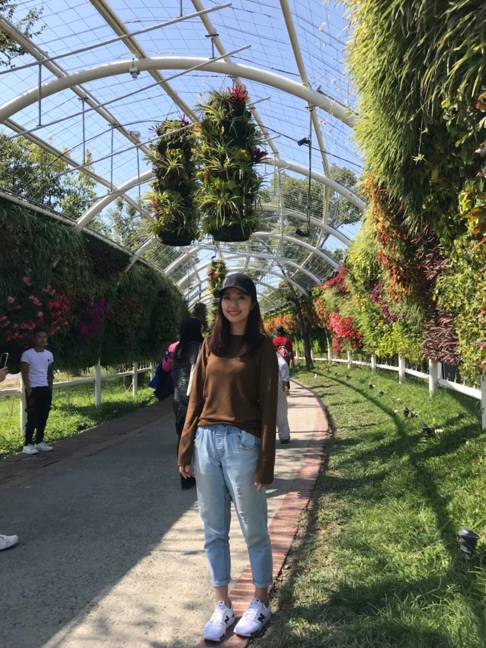 「Taiwan、Taichung」｜「NEW BALANCEのアイテム（スニーカー、ホワイト系）」を使った、Chantalさん（レディース・161cm）の冬コーディネートの1枚目の写真