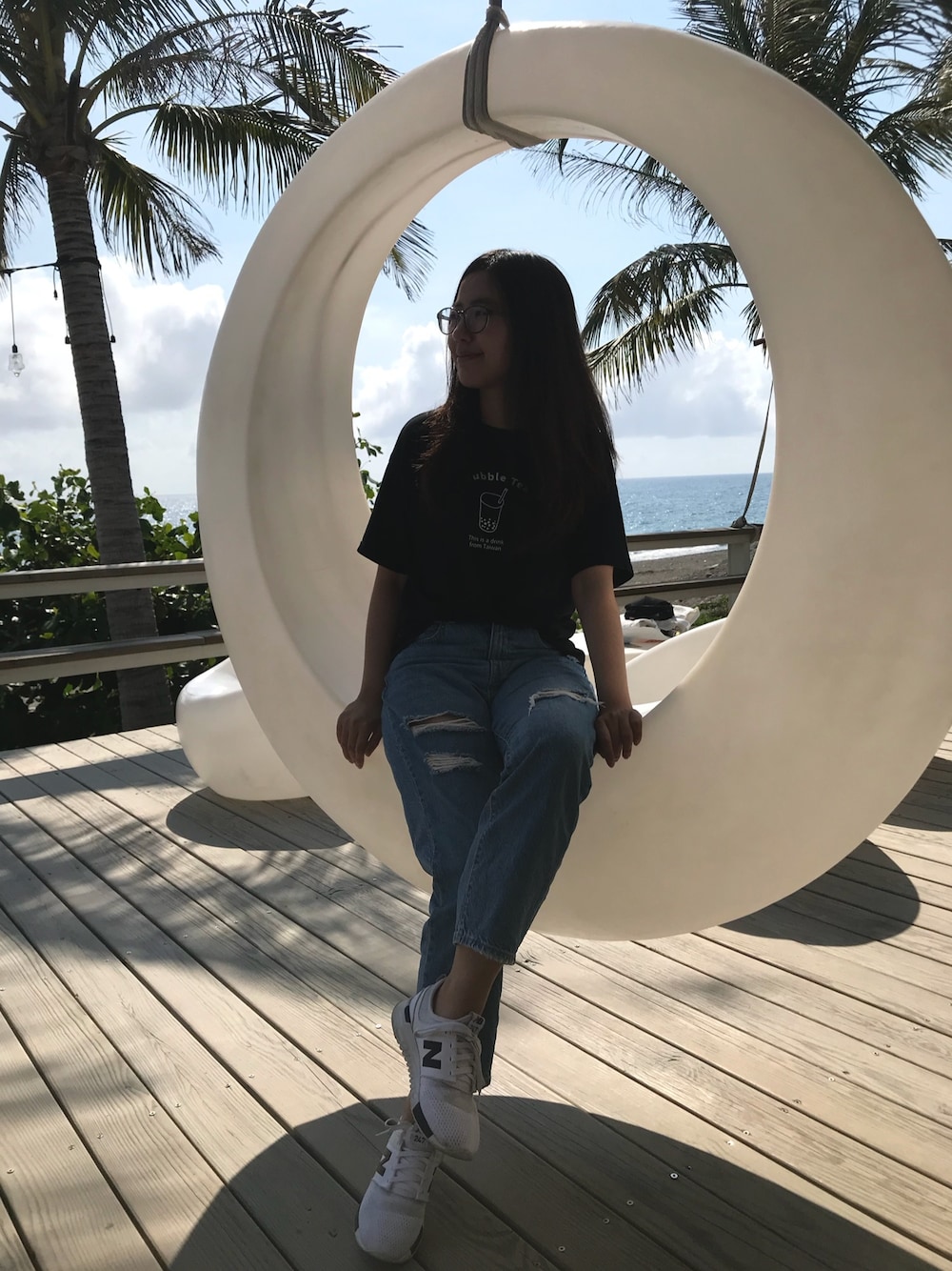 「pingtung、愛情海」｜「QUEEN SHOPのアイテム（Tシャツ/カットソー、ブラック系）」を使った、Chantalさん（レディース・161cm）の春コーディネートの1枚目の写真