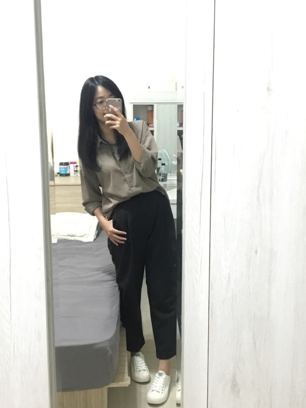 「上班穿搭、上班look」｜「QUEEN SHOPのアイテム（その他パンツ、ブラック系）」を使った、Chantalさん（レディース・161cm）の秋コーディネートの1枚目の写真