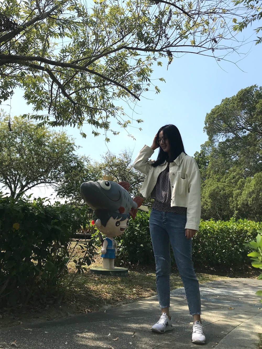 「girl、floral、denim」｜「epanouirのアイテム（トップス、ブルー系）」を使った、Chantalさん（レディース・161cm）の秋コーディネートの1枚目の写真