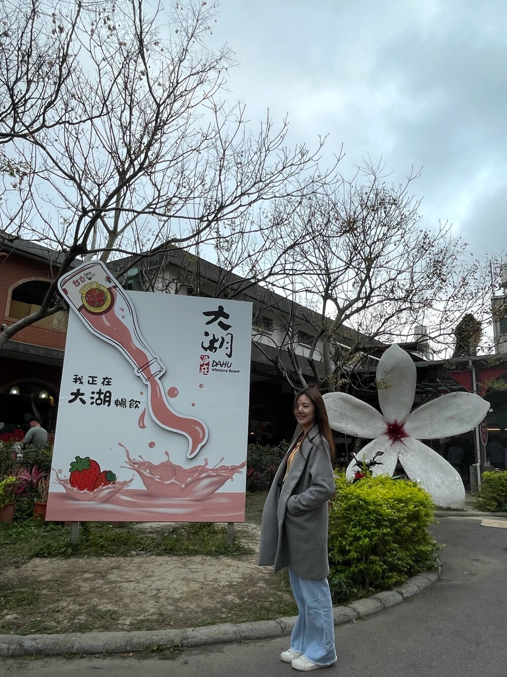 「KANGOLのアイテム（スニーカー、ホワイト系）」を使った、Chantalさん（レディース・161cm）の春コーディネートの1枚目の写真