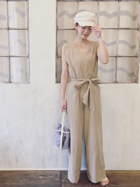 「アイテム（つなぎ/オールインワン、ベージュ系）」を使った、ayano  hishikiさん（レディース・163cm）の夏コーディネート