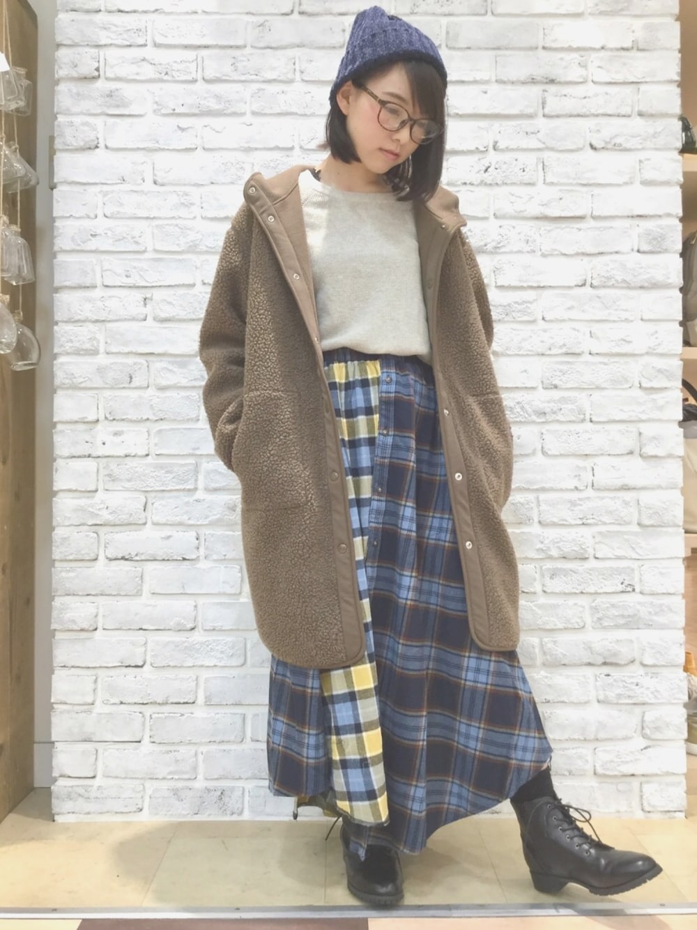 「スタディオクリップ(studio CLIP)、studio clip、イメチェン、メガネ×ニット帽、クールコーデ、レースアップブーツ、リバーシブル、リメイク、あったかコーデ」｜「studio CLIPのアイテム（トップス、グレー系）」を使った、kayoさん（レディース・153cm）の秋コーディネートの1枚目の写真