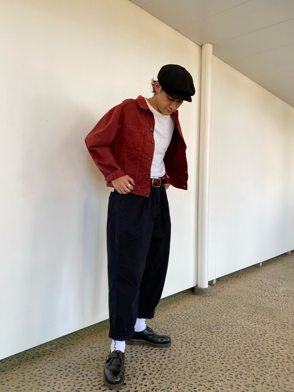 「wearhalloween2020、秋のコーデ、シンプルコーデ、きれいめカジュアル、古着、古着MIX、スニーカー、ゆるコーデ、キャップ、低身長」｜「BEAMSのアイテム（パンツ、ブルー系）」を使った、kairiさん（メンズ・175cm）の秋コーディネートの1枚目の写真