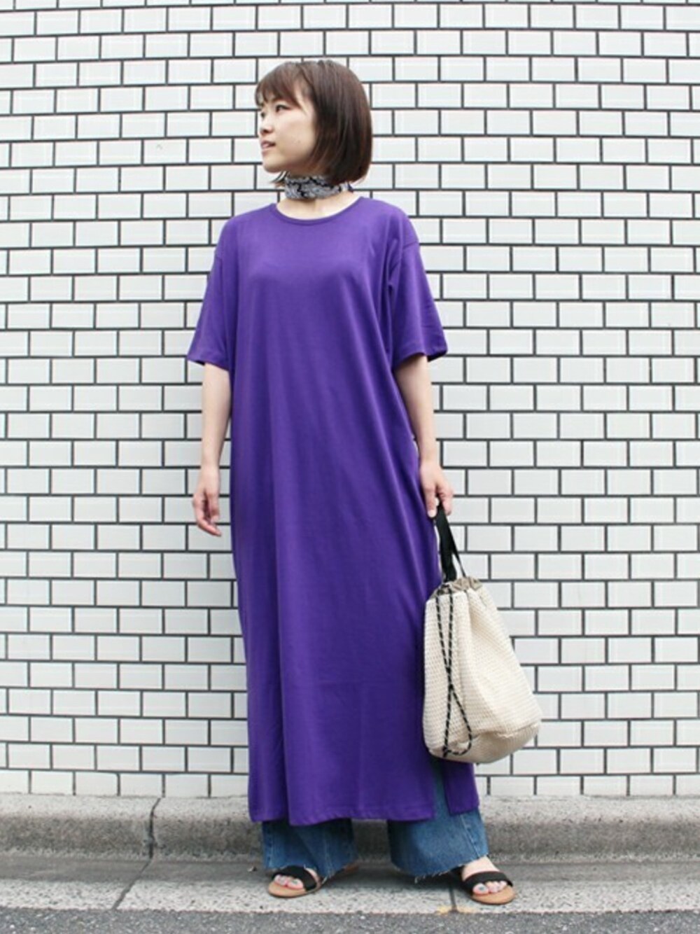 「レイヤードスタイル、大人カジュアル、Factor=、ootd、紫、ラクチンコーデ、メッシュバッグ、パープルコーデ、デニムレイヤード、スカーフアレンジ」｜「Factor=のFactor= ビッグシルエットマキシＴシャツワンピース（ワンピース、パープル系）」を使った、Nakamuraさん（レディース・156cm）の夏コーディネートの1枚目の写真