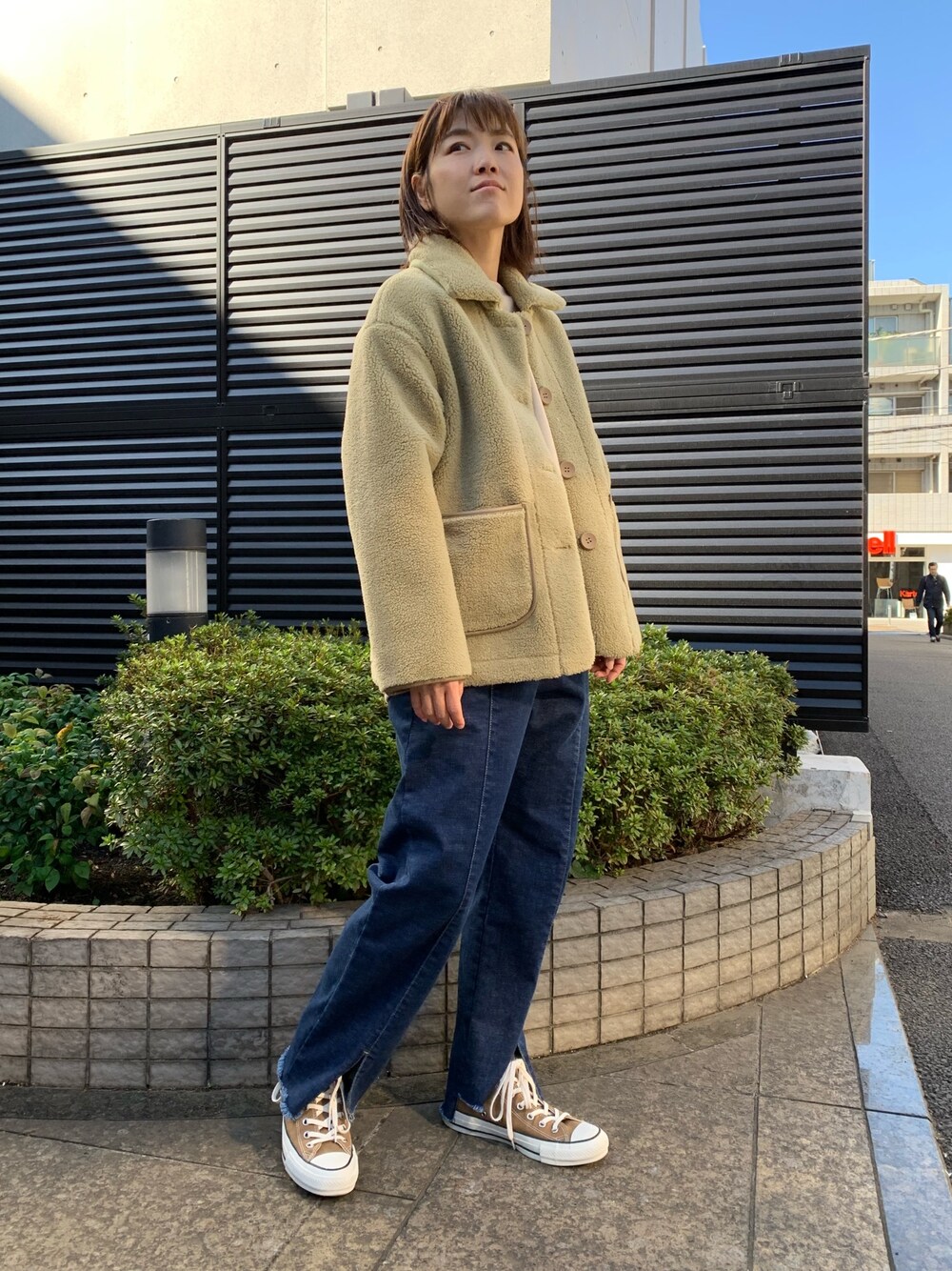 「デニム、カジュアル、冬コーデ、Factor=、ミントグリーン、冬、ボアジャケット、冬アウター、ボアコート、スリットパンツ」｜「Factor=のFactor= フロントスリットデニムパンツ（デニムパンツ、ブルー系）」を使った、Nakamuraさん（レディース・156cm）の秋コーディネートの1枚目の写真