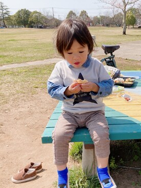 「西松屋」｜「アイテム（スリッポン）」を使った、ぺこ米さん（キッズ・80cm）の春コーディネート