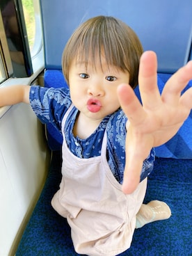 「アイテム（サロペット/オーバーオール、ピンク系）」を使った、ぺこ米さん（キッズ・80cm）の春コーディネート