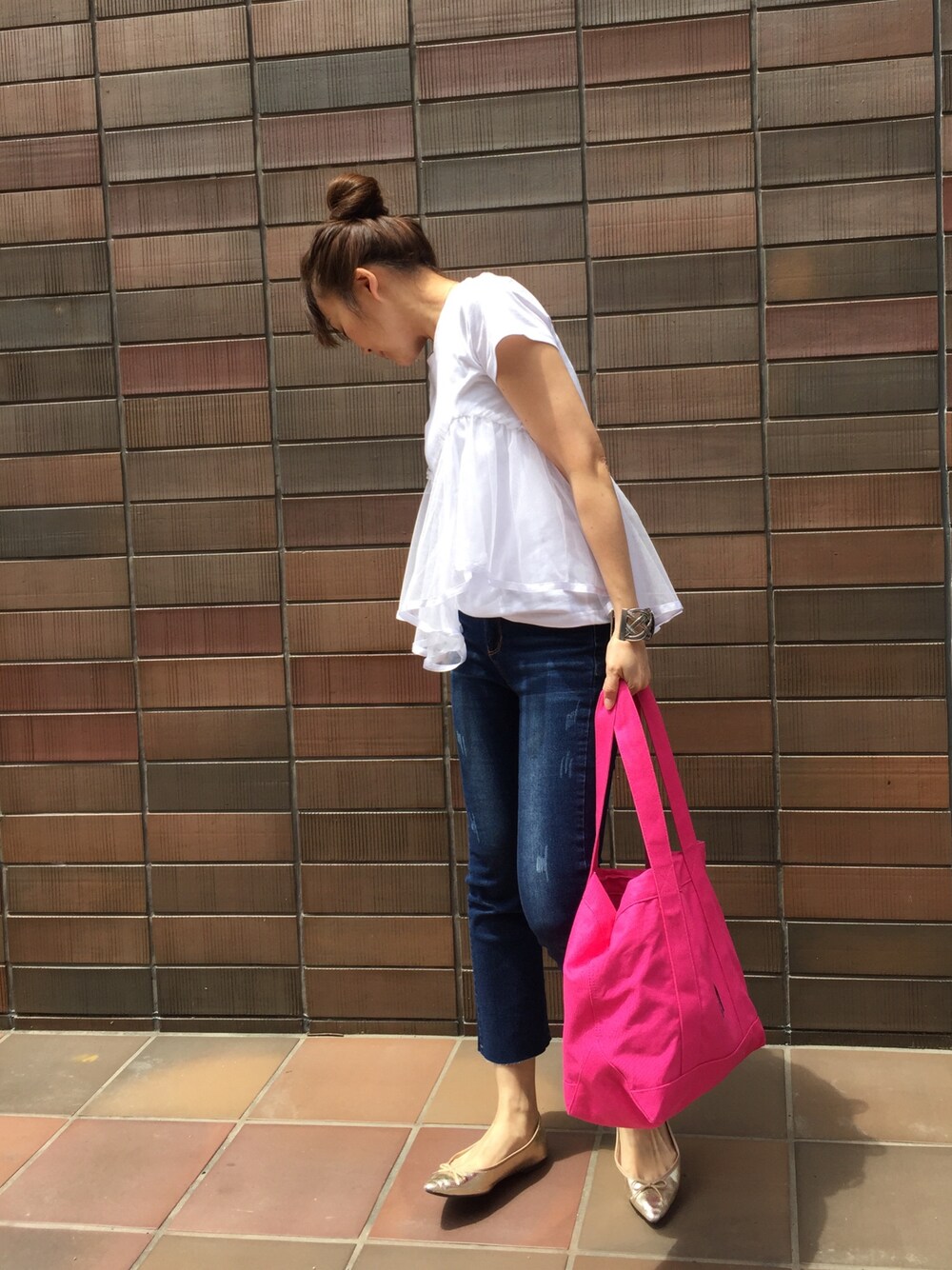 「栄作コーデ、クロップド、チュール、お団子ヘアー、バレエシューズ」｜「my clozetteのアイテム（Tシャツ/カットソー、ホワイト系）」を使った、kaorinnさん（レディース・158cm）の春コーディネートの1枚目の写真