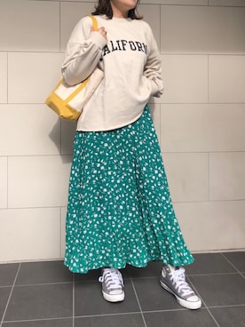 「スウェットトップス」｜「アイテム（スカート）」を使った、kaorinnさん（レディース・158cm）の春コーディネート