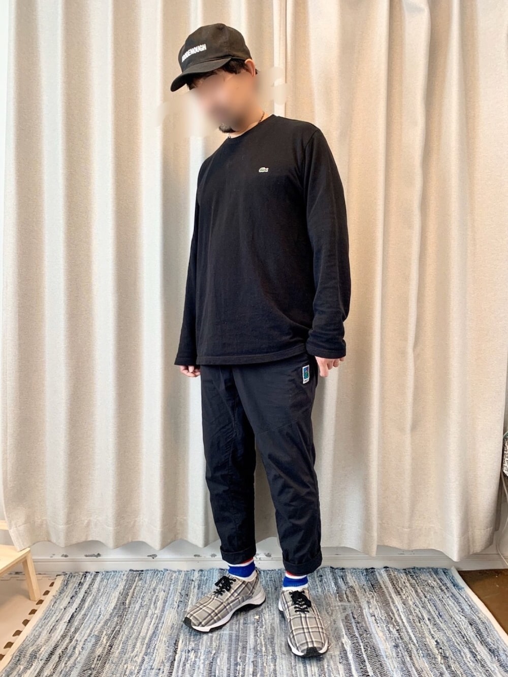 「シンプルコーデ、韓国ファッション、大人カジュアル、おしゃれさんと繋がりたい、スニーカーコーデ、ootd、40代ファッション、40代男性、カジュアル、春夏コーデ」｜「LACOSTEの鹿の子地ロングスリーブTシャツ（Tシャツ/カットソー、ブラック系）」を使った、kotakahashi 相互さん（メンズ・173cm）の春コーディネートの1枚目の写真