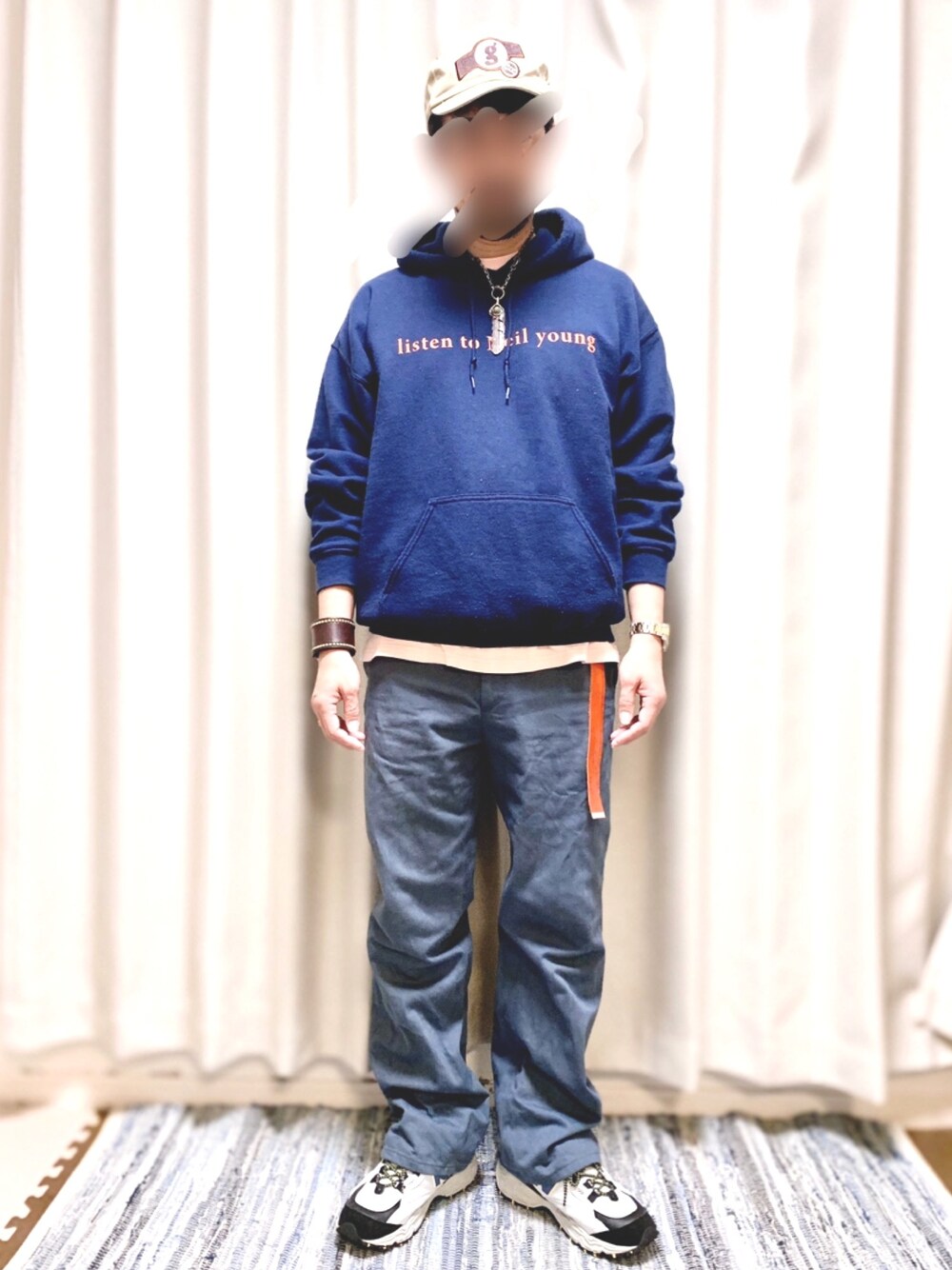「春コーデ、おしゃれさんと繋がりたい、オトナカジュアル、おうちファッション、休日スタイル、リラックススタイル、40代ファッション、40代男性、いいね、save、フォローお願いします🤑、カジュアル」｜「tr.4 suspensionのアイテム（パーカー、ブルー系）」を使った、kotakahashi 相互さん（メンズ・173cm）の春コーディネートの1枚目の写真