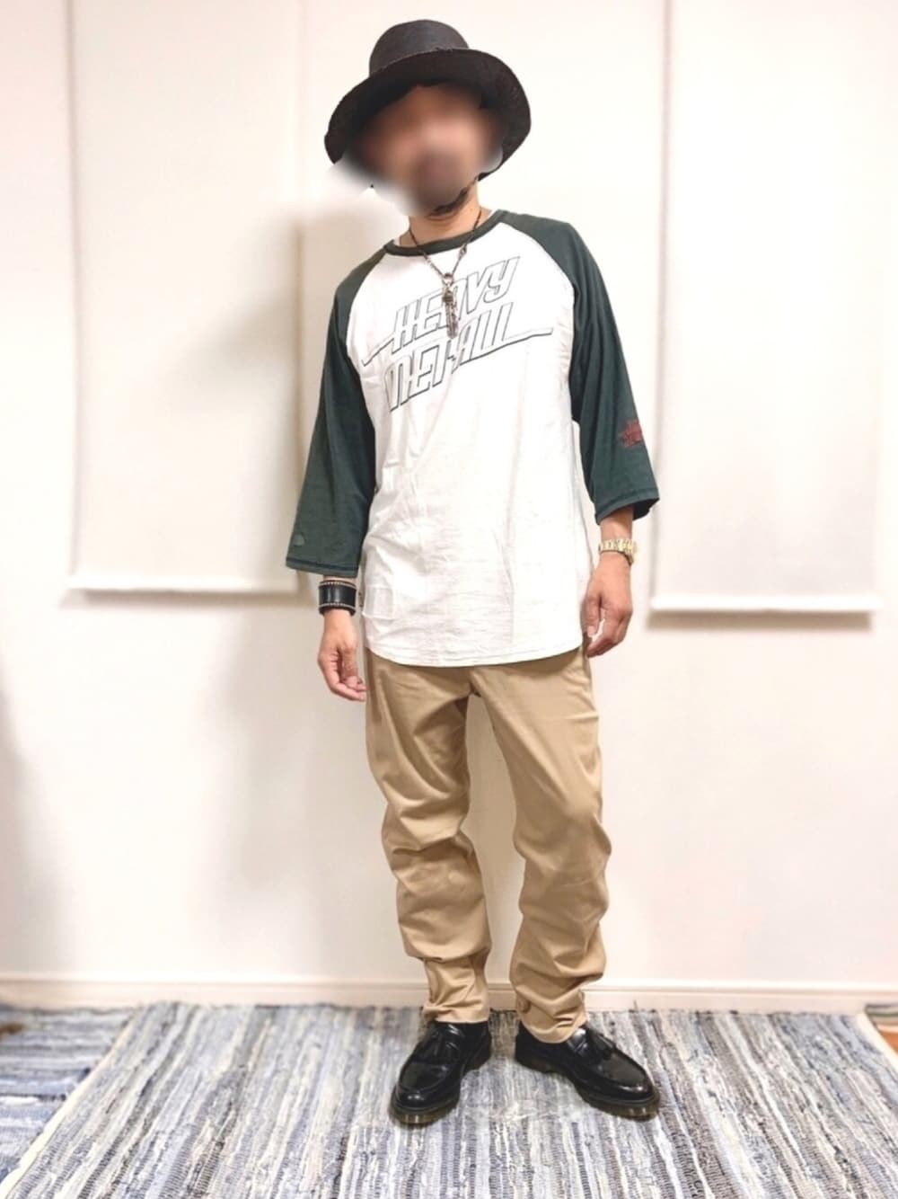 「大人カジュアル、お洒落さんとつながりたい、Dr.Martens、部屋撮り、相互フォロー、40代ファッション、40代、Dickies、ハット、Tシャツ」｜「5525Gallery×KIJIMA TAKAYUKIのアイテム（ハット、ブラック系）」を使った、kotakahashi 相互さん（メンズ・173cm）の春コーディネートの1枚目の写真