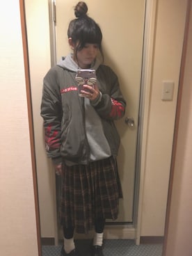 「Candy Stripper（キャンディストリッパー）のアイテム（MA-1、グリーン系）」を使った、asako*さん（レディース・158cm）の秋コーディネート