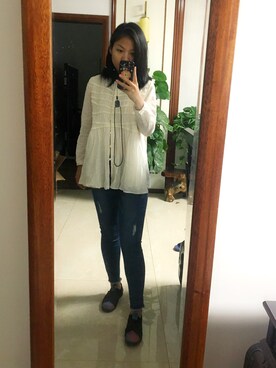 「GIRDEADのアイテム（Tシャツ/カットソー、ホワイト系）」を使った、LL咚咚咚さん（レディース・166cm）の秋コーディネート