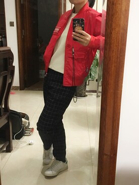 「李宁のアイテム（ナイロンジャケット、レッド系）」を使った、LL咚咚咚さん（レディース・166cm）の秋コーディネート