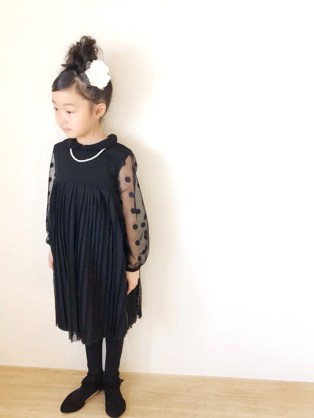 「キッズコーデ、シンプル、おだんごヘアー、フォーマル、フォーマルスタイル、卒園式、卒園式コーデ、結婚式、結婚式 ワンピース、6歳」｜「ZARAのアイテム（ワンピース、ブラック系）」を使った、miyuuu.さん（キッズ・110cm）の冬コーディネートの1枚目の写真