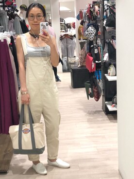 「アイテム（レインシューズ、ホワイト系）」を使った、Yukki Liさん（レディース・158cm）の夏コーディネート