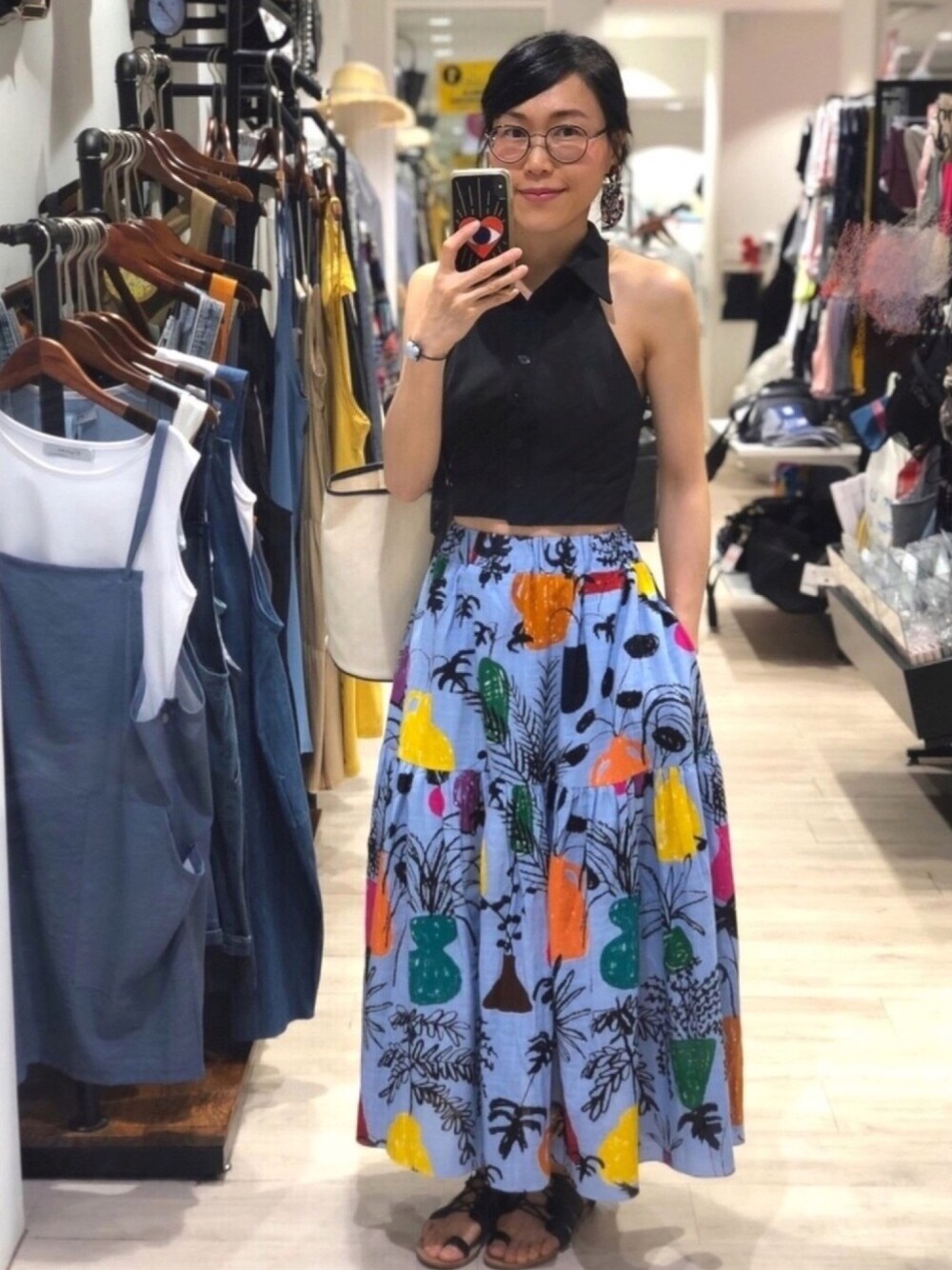 「ootd、夏、休閒、復古、洋裝、女人味、blue、pattern、colorful」｜「BENJのアイテム（イヤリング、その他）」を使った、Yukki Liさん（レディース・158cm）の夏コーディネートの1枚目の写真