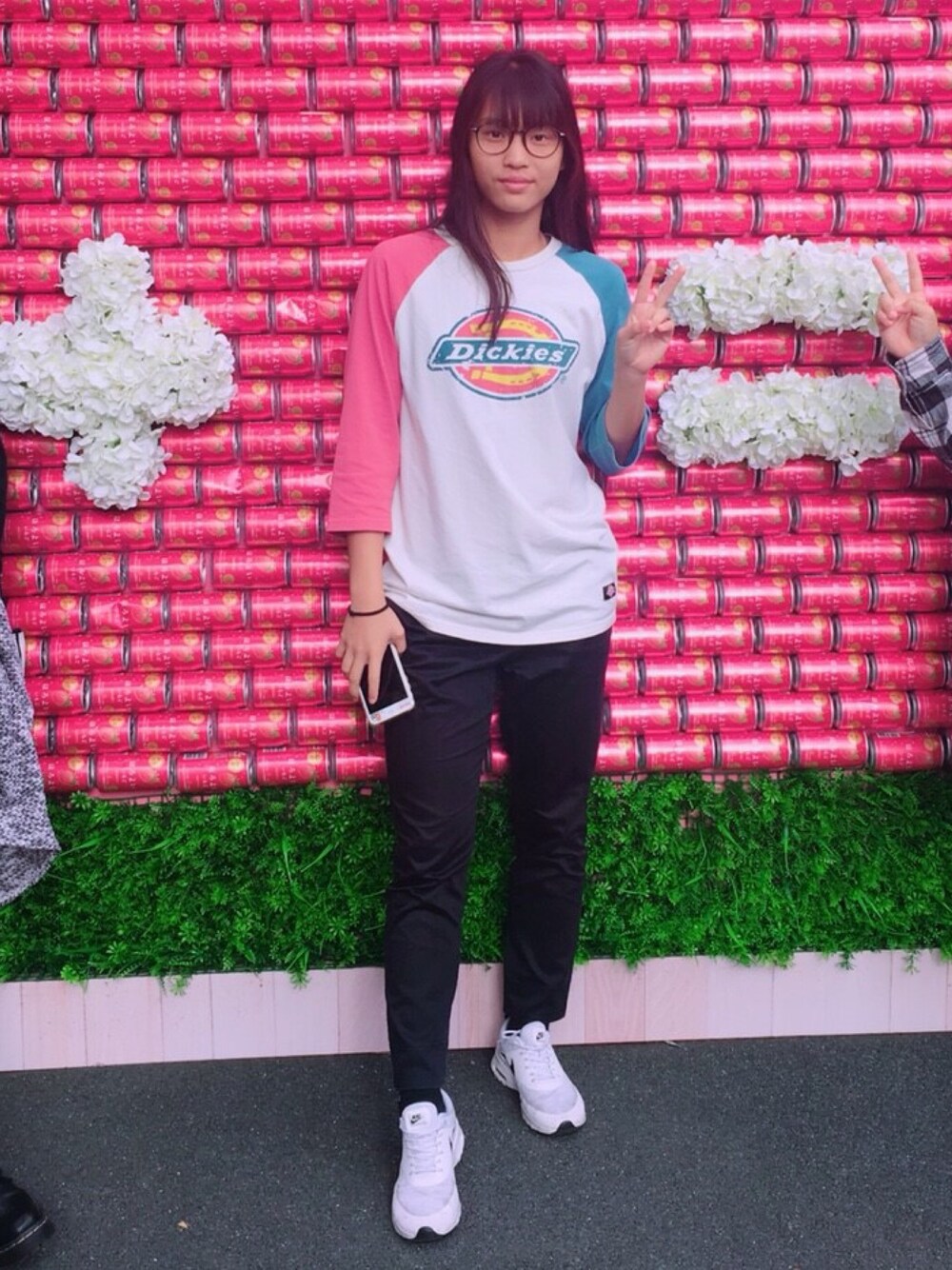 「Dickiesのアイテム（トップス、ホワイト系）」を使った、Liangchunさん（レディース・164cm）の秋コーディネートの1枚目の写真