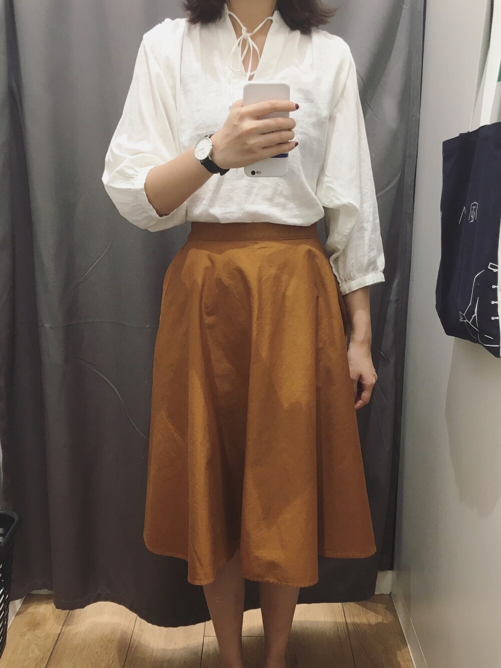 「秋のコーデ、秋色、秋」｜「UNIQLOのアイテム（シャツ/ブラウス、ホワイト系）」を使った、穆勒君さん（レディース・175cm）の夏コーディネートの1枚目の写真