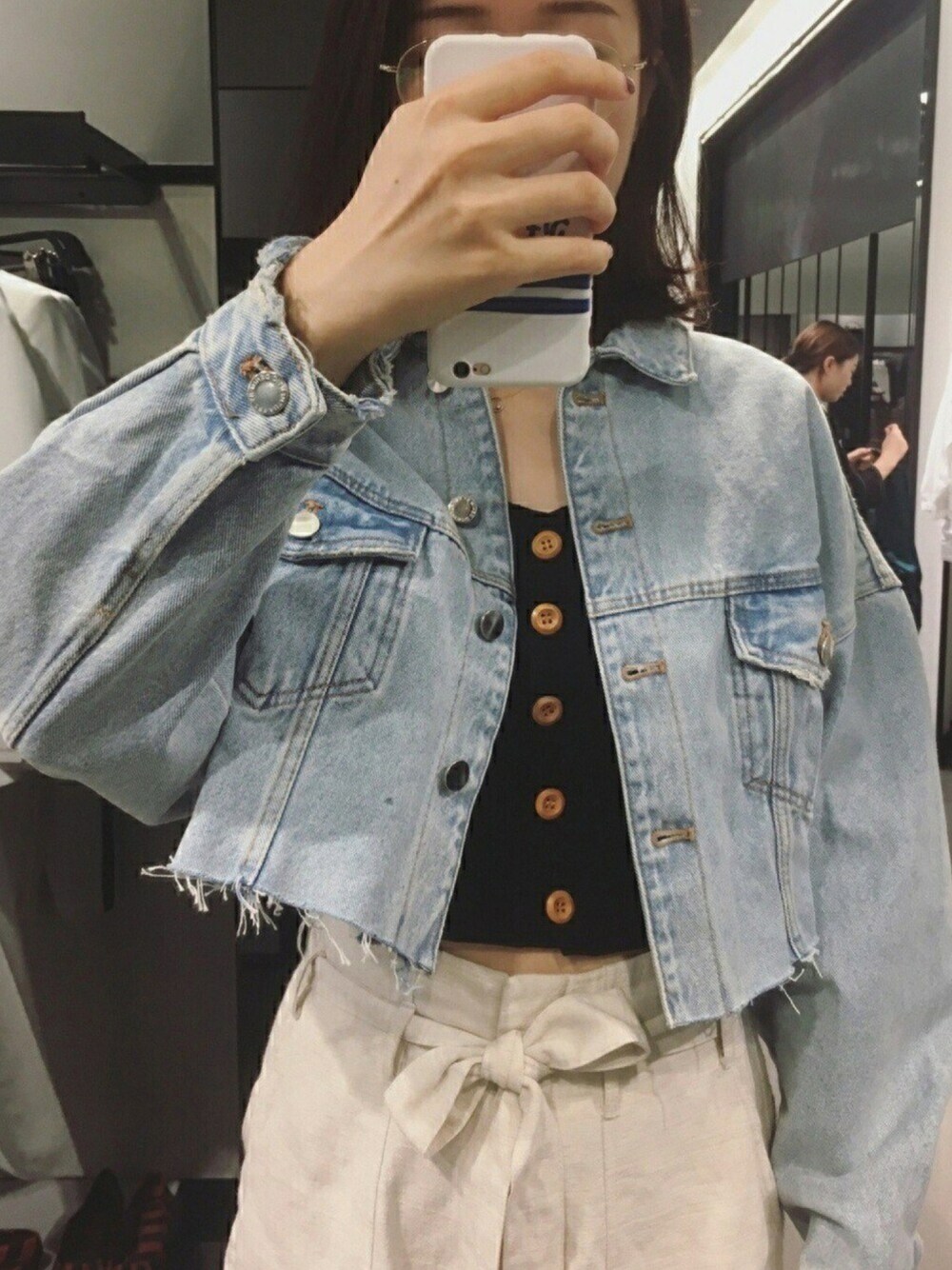 「休日スタイル、fashion、秋、ZARA」｜「ZARAのアイテム（デニムジャケット、ブルー系）」を使った、穆勒君さん（レディース・175cm）の夏コーディネートの1枚目の写真