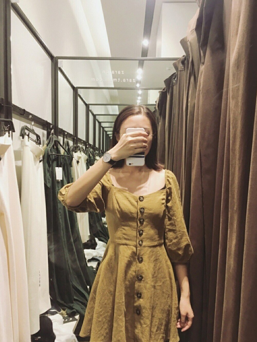 「秋のコーデ、秋色、ZARA」｜「ZARAのアイテム（ワンピース、グリーン系）」を使った、穆勒君さん（レディース・175cm）の夏コーディネートの1枚目の写真