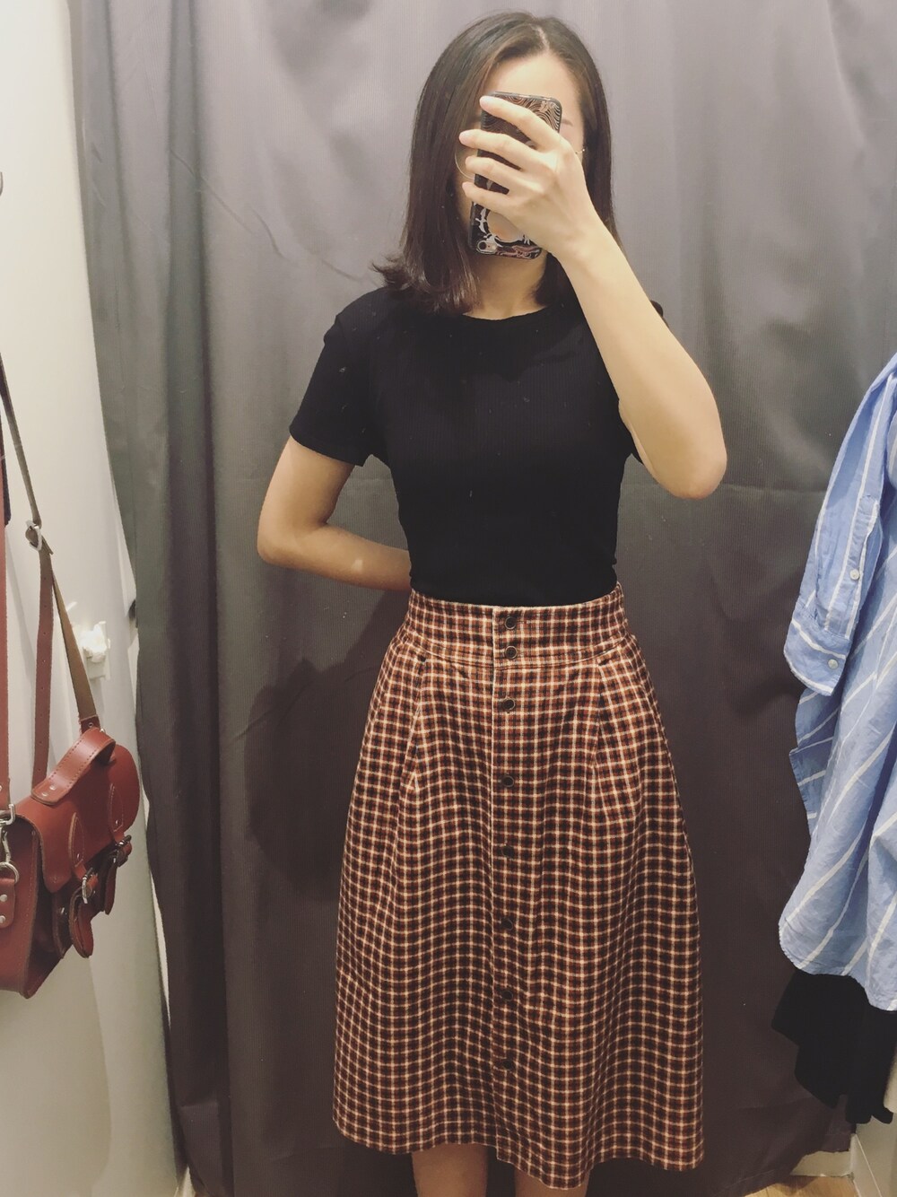 「今日のコーデ、休日スタイル、秋」｜「UNIQLOのアイテム（スカート、ブラウン系）」を使った、穆勒君さん（レディース・175cm）の秋コーディネートの1枚目の写真