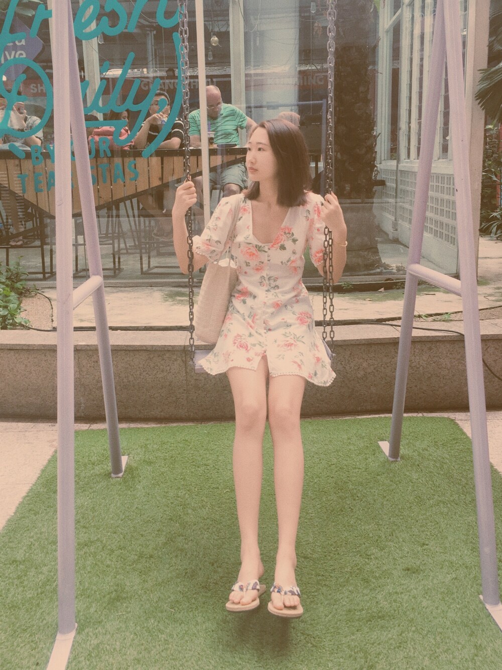 「春、初夏、夏コーデ」｜「ZARAのアイテム（ワンピース、ホワイト系）」を使った、穆勒君さん（レディース・175cm）の春コーディネートの1枚目の写真