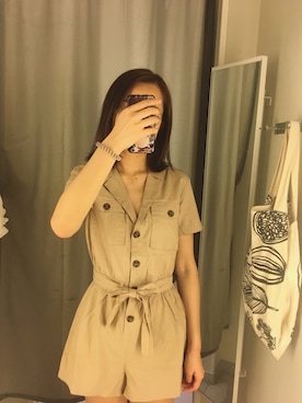 「アイテム（つなぎ/オールインワン、ベージュ系）」を使った、穆勒君さん（レディース・175cm）の春コーディネート