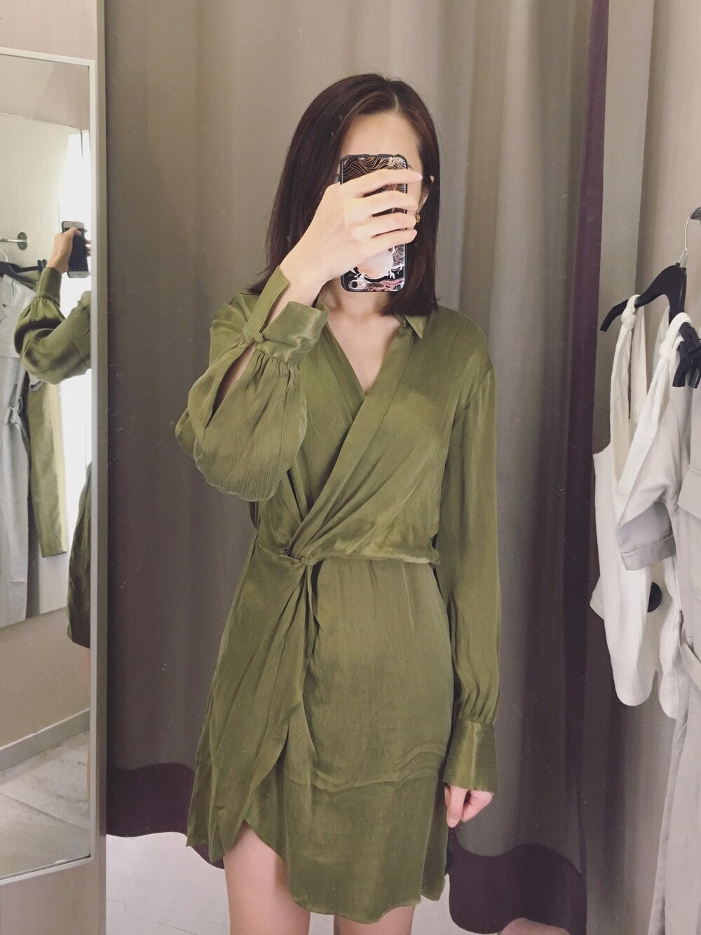 「ootd、夏、日系休闲、复古、日系极简、连衣裙」｜「H&Mのアイテム（シャツワンピース、グリーン系）」を使った、穆勒君さん（レディース・175cm）の春コーディネートの1枚目の写真
