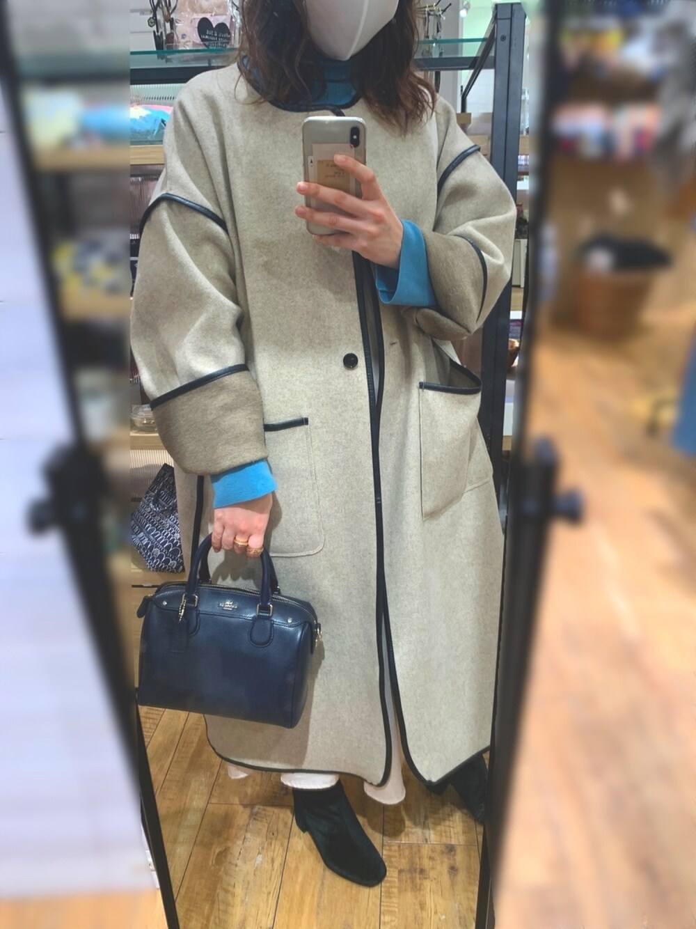 「タートルネック、ブルー、パイピング、キャミワンピ、ootd、ショートブーツ、Mila Owen、Kastane」｜「Mila Owenのカフスディテールタートルネックリブニット（ニット/セーター、ブルー系）」を使った、PAMU.さん（レディース・158cm）の冬コーディネートの1枚目の写真