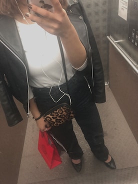 「UNIQLO（ユニクロ）のハイライズワイドストレートジーンズ（デニムパンツ）」を使った、KONaさん（レディース・164cm）の春コーディネート