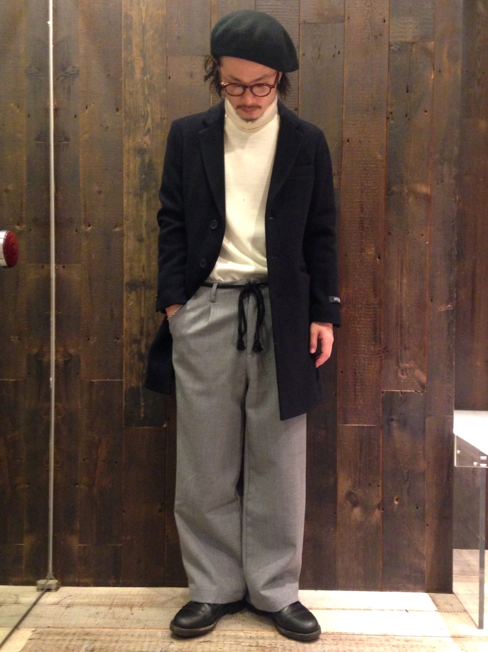 「冬コーデ、オトナカジュアル、ラフ、ゆるコーデ、ストリート、streetstyle、ベレー帽、ワイドパンツ、めがね、ハレ」｜「HAREのARMYベレー帽(HARE)（ハンチング/ベレー帽、ブラック系）」を使った、t__munaさん（メンズ・170cm）の冬コーディネートの1枚目の写真