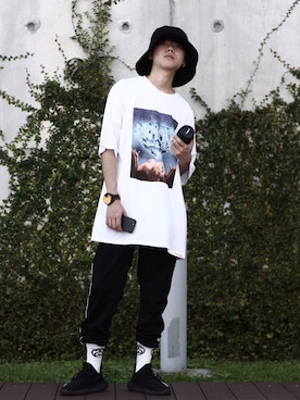 「sneakers」｜「アイテム（その他）」を使った、Derek Wongさん（メンズ・178cm）の夏コーディネート