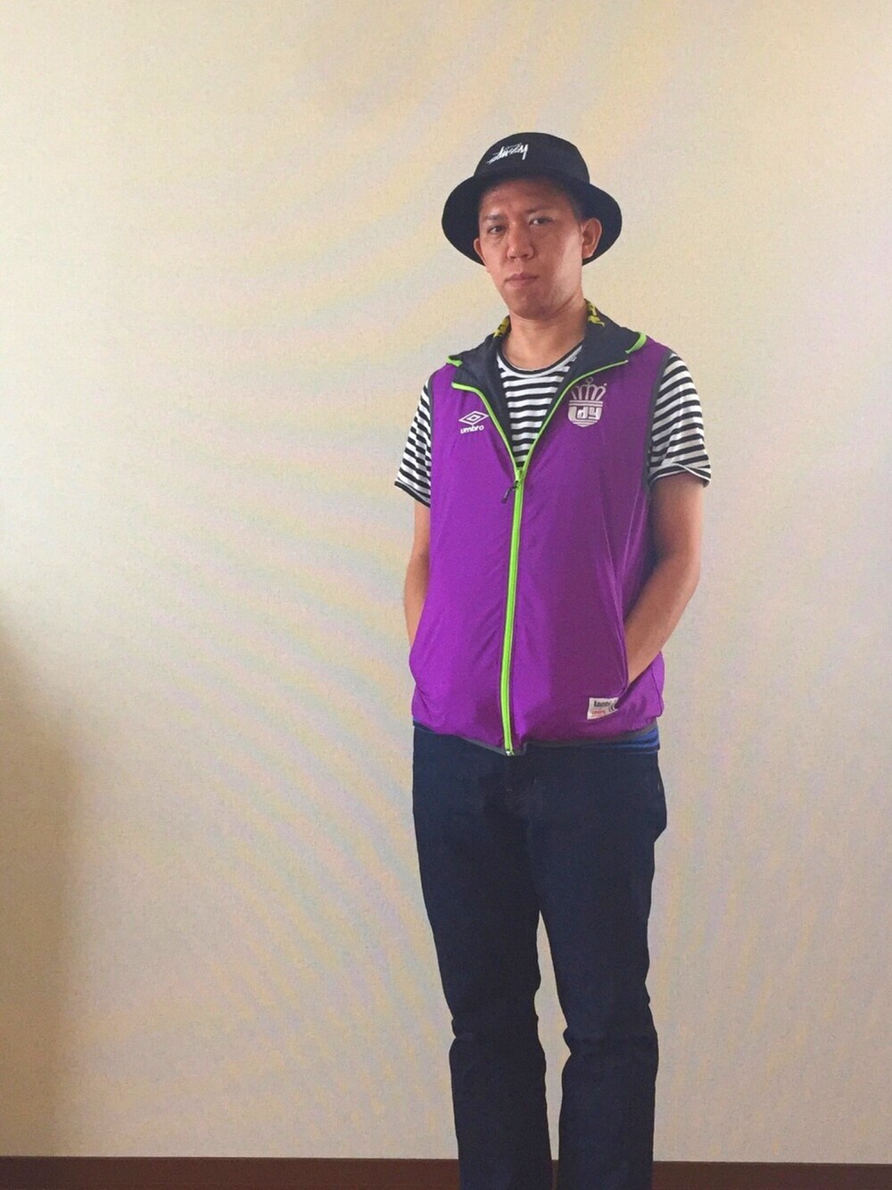 「ハット、ボーダー、デニム」｜「STUSSYのアイテム（ハット、ブラック系）」を使った、mizsyさん（メンズ・172cm）の夏コーディネートの1枚目の写真