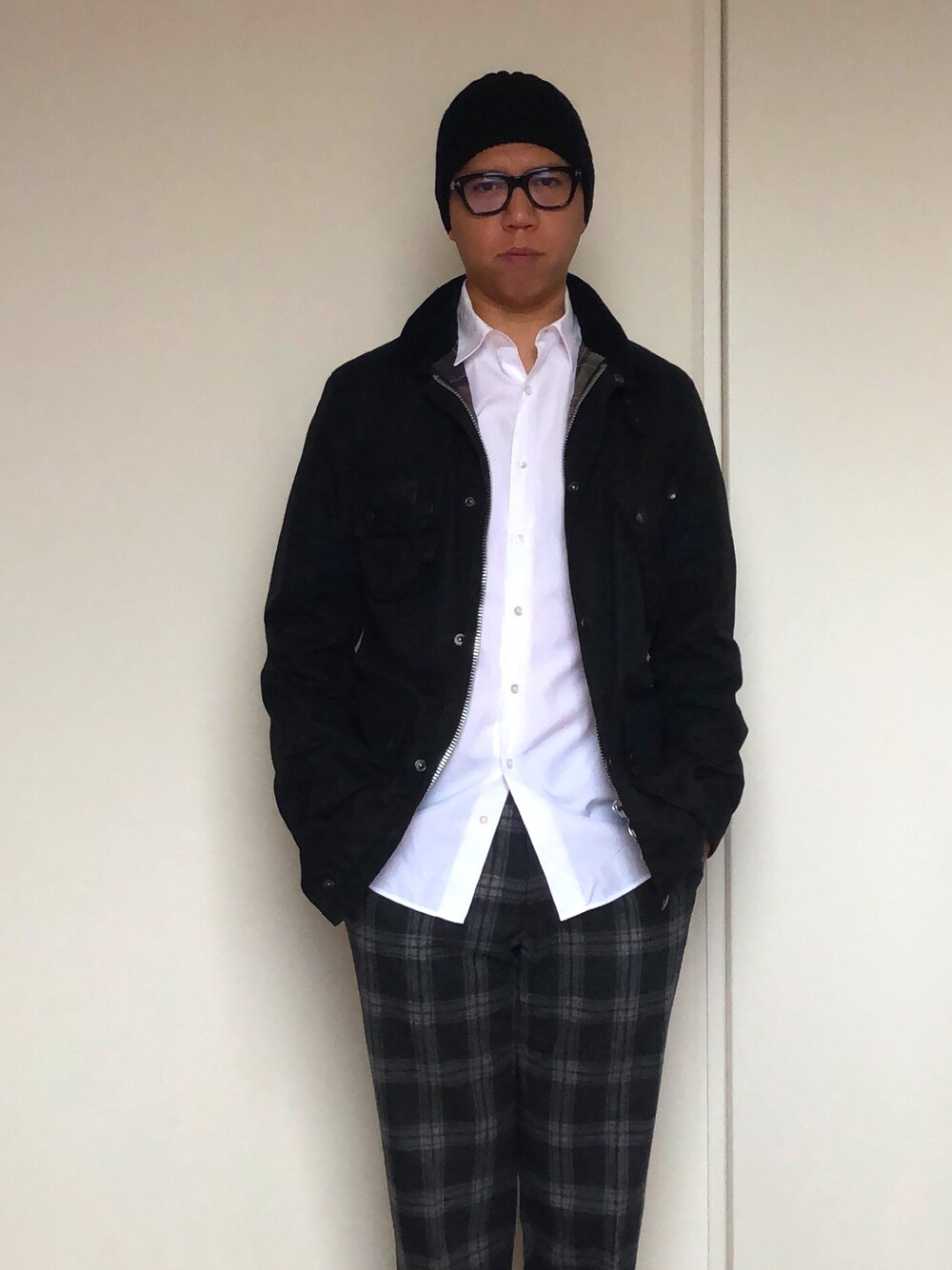 「バブアー、ライダース、チェック、チェックパンツ、白シャツ、ニット帽、めがね」｜「QUATTROCCHIのアイテム（ニットキャップ/ビーニー、ブラック系）」を使った、mizsyさん（メンズ・172cm）の冬コーディネートの1枚目の写真