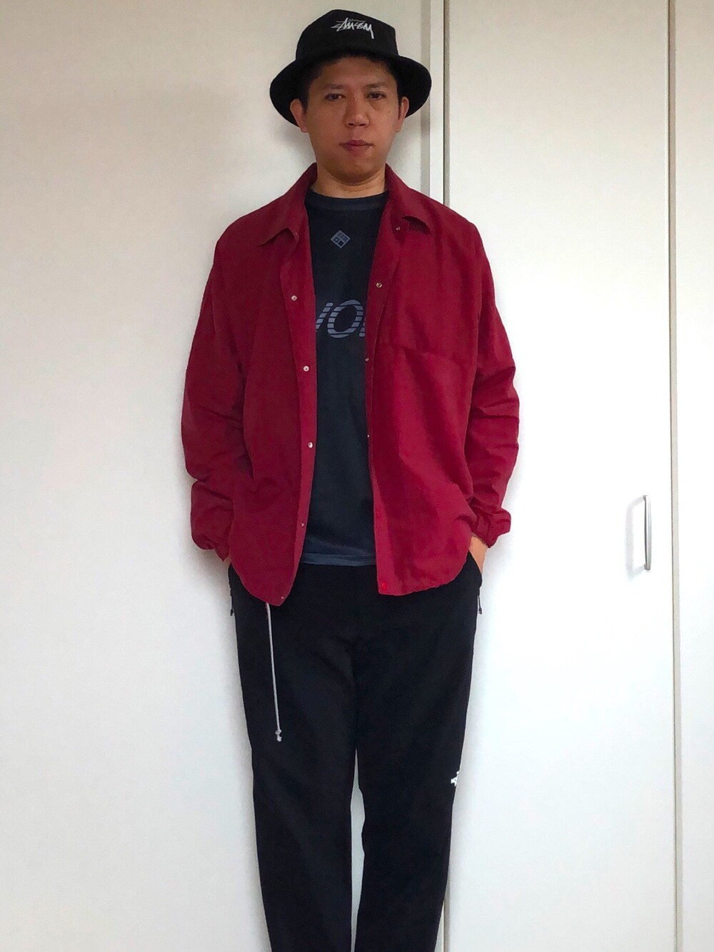 「ハット、黒、リラックススタイル」｜「STUSSYのアイテム（ハット、ブラック系）」を使った、mizsyさん（メンズ・172cm）の春コーディネートの1枚目の写真