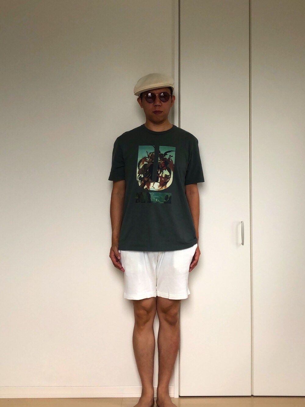 「帽子、サングラス、Tシャツ、ショートパンツ、白パンツ、夏コーデ、おしゃれさんと繋がりたい」｜「KANGOLのアイテム（ハンチング/ベレー帽、ホワイト系）」を使った、mizsyさん（メンズ・172cm）の夏コーディネートの1枚目の写真