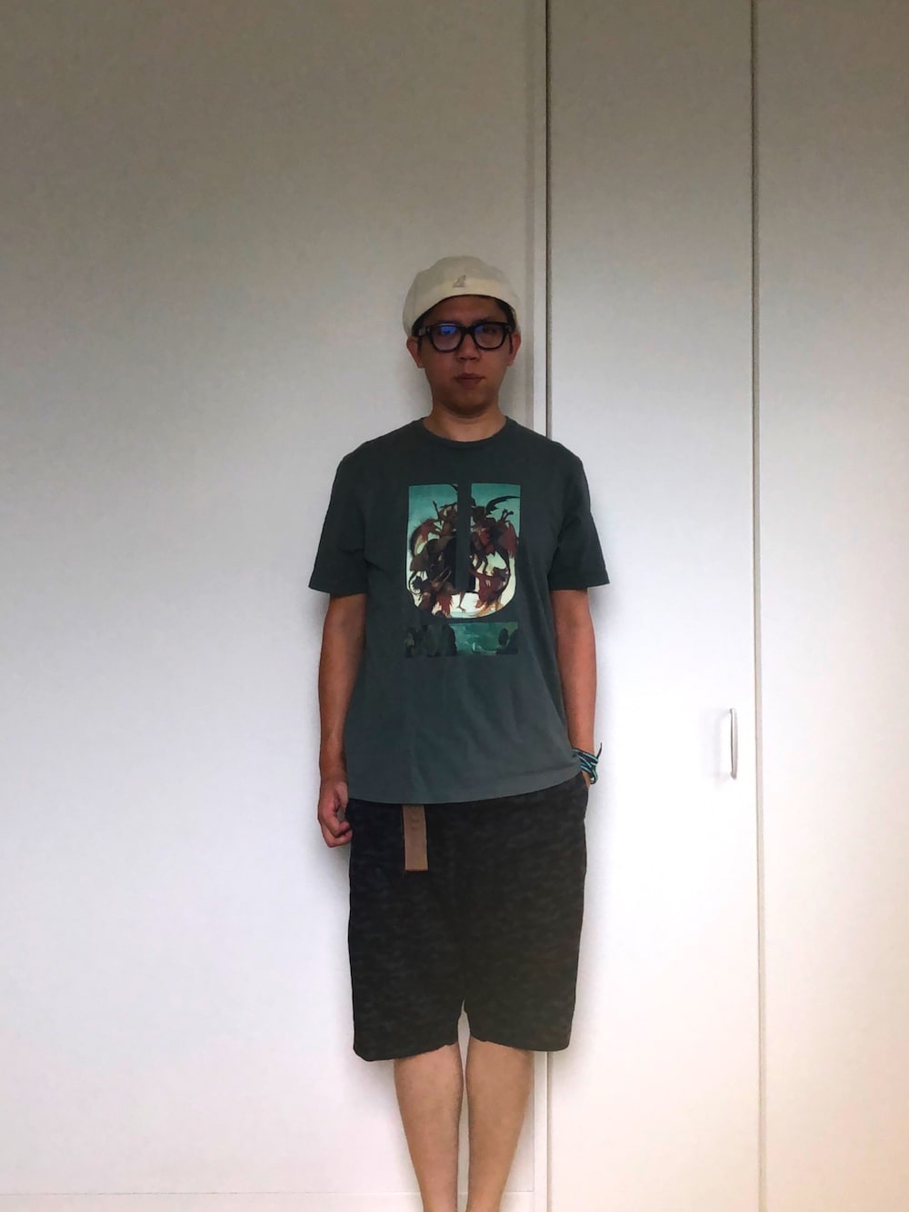 「帽子、めがね、帽子×メガネ、ショートパンツ」｜「KANGOLのアイテム（ハンチング/ベレー帽、ホワイト系）」を使った、mizsyさん（メンズ・172cm）の夏コーディネートの1枚目の写真