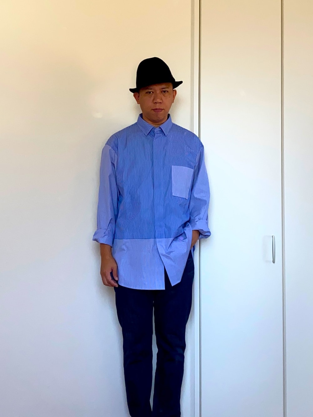 「帽子、シャツスタイル、デニム、ストライプ、+J、UNIQLO」｜「BEAMSのアイテム（ハット、ブラック系）」を使った、mizsyさん（メンズ・172cm）の秋コーディネートの1枚目の写真
