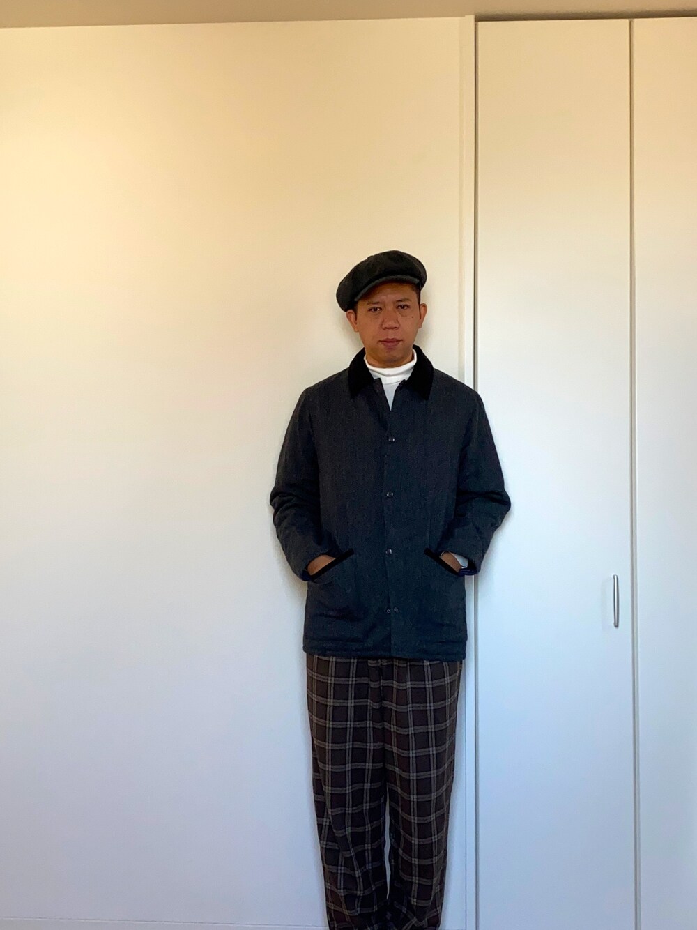 「ブルゾン、帽子、チェック、チェックパンツ、タートルネック」｜「AKMのアイテム（ハンチング/ベレー帽、グレー系）」を使った、mizsyさん（メンズ・172cm）の秋コーディネートの1枚目の写真
